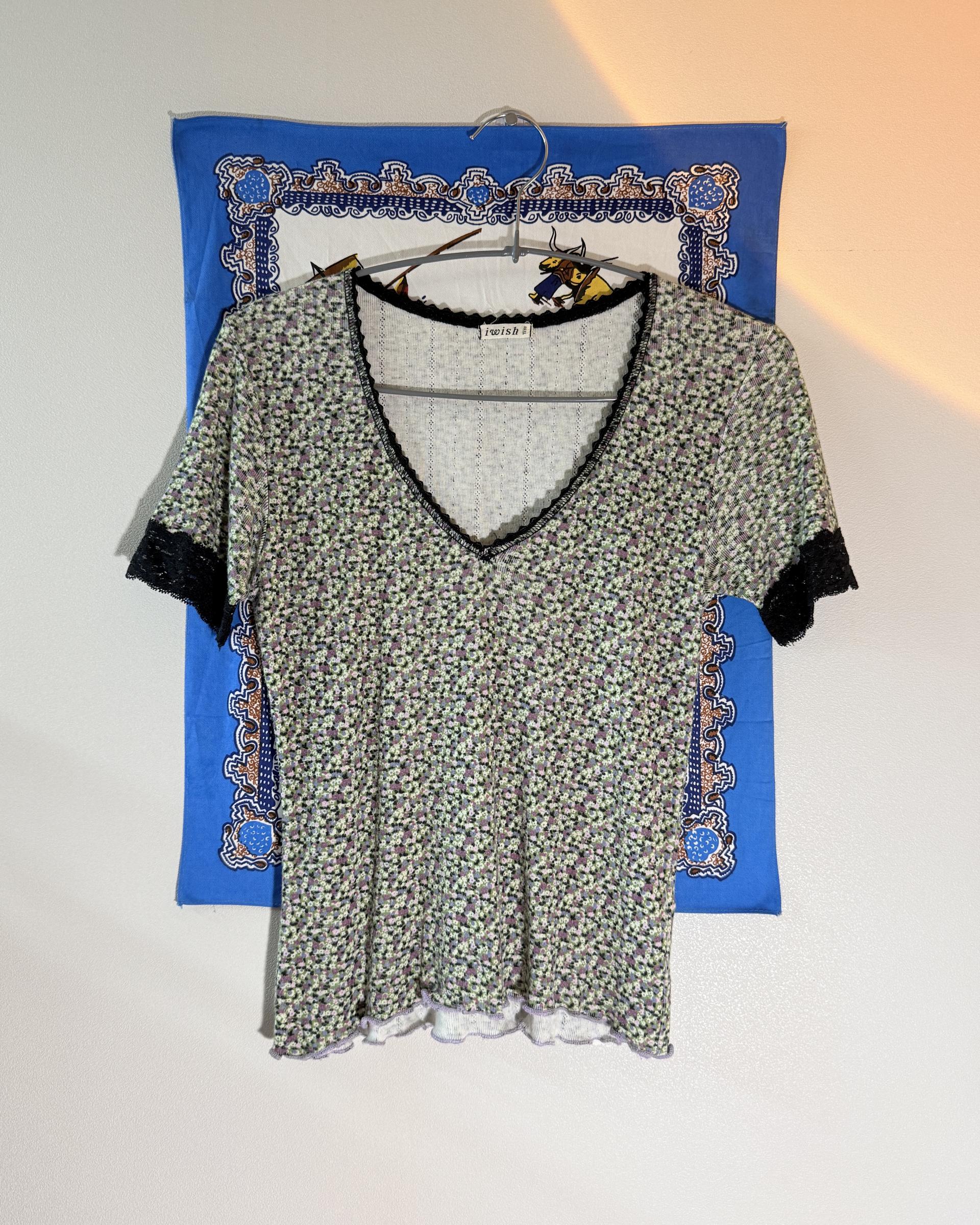 [iwish Y's bis] Floral Lace V-Neck Top