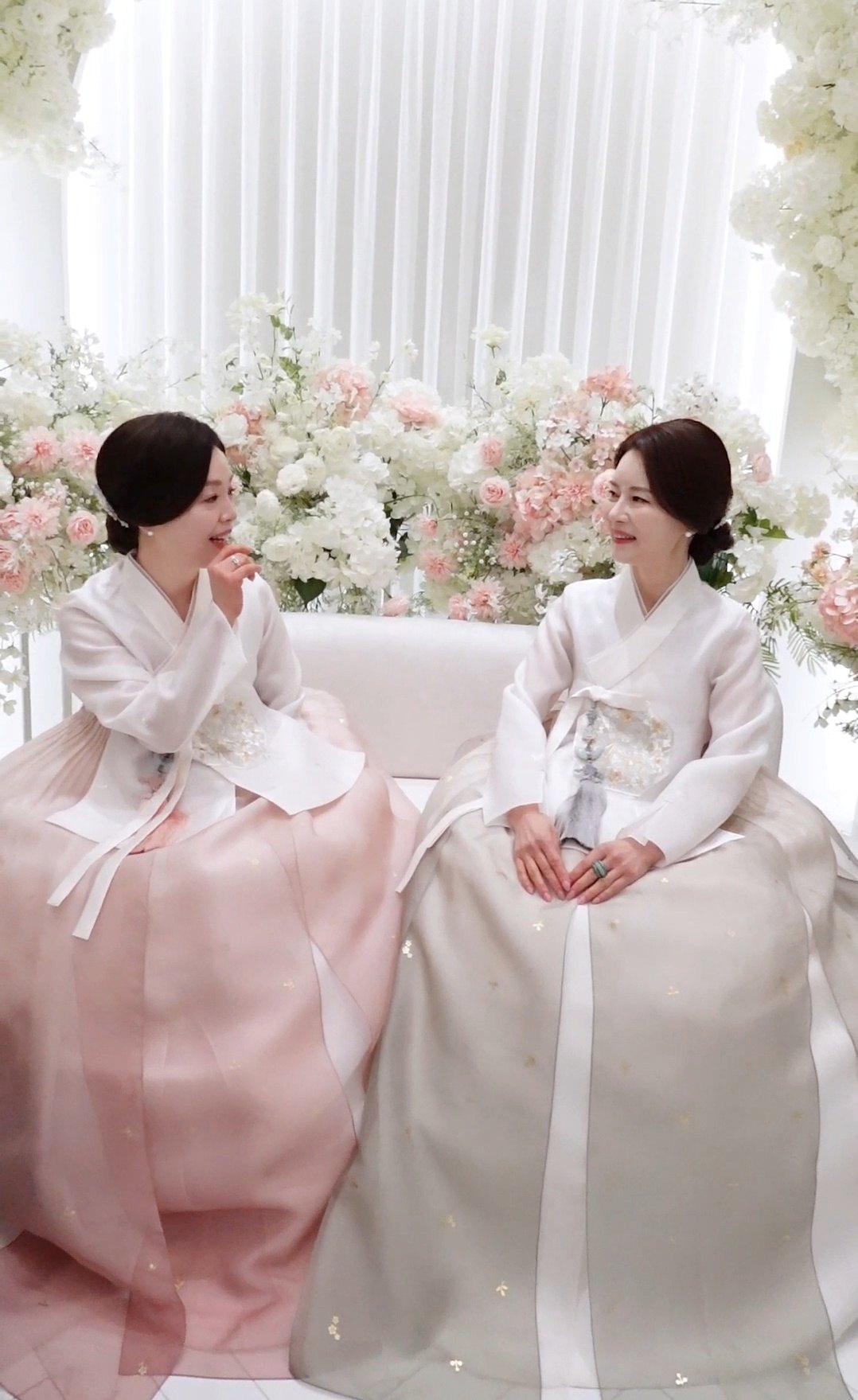 한복 대여와 맞춤 - 양가 어머니 분홍, 그레이 본견 한복 | 테힐라한복