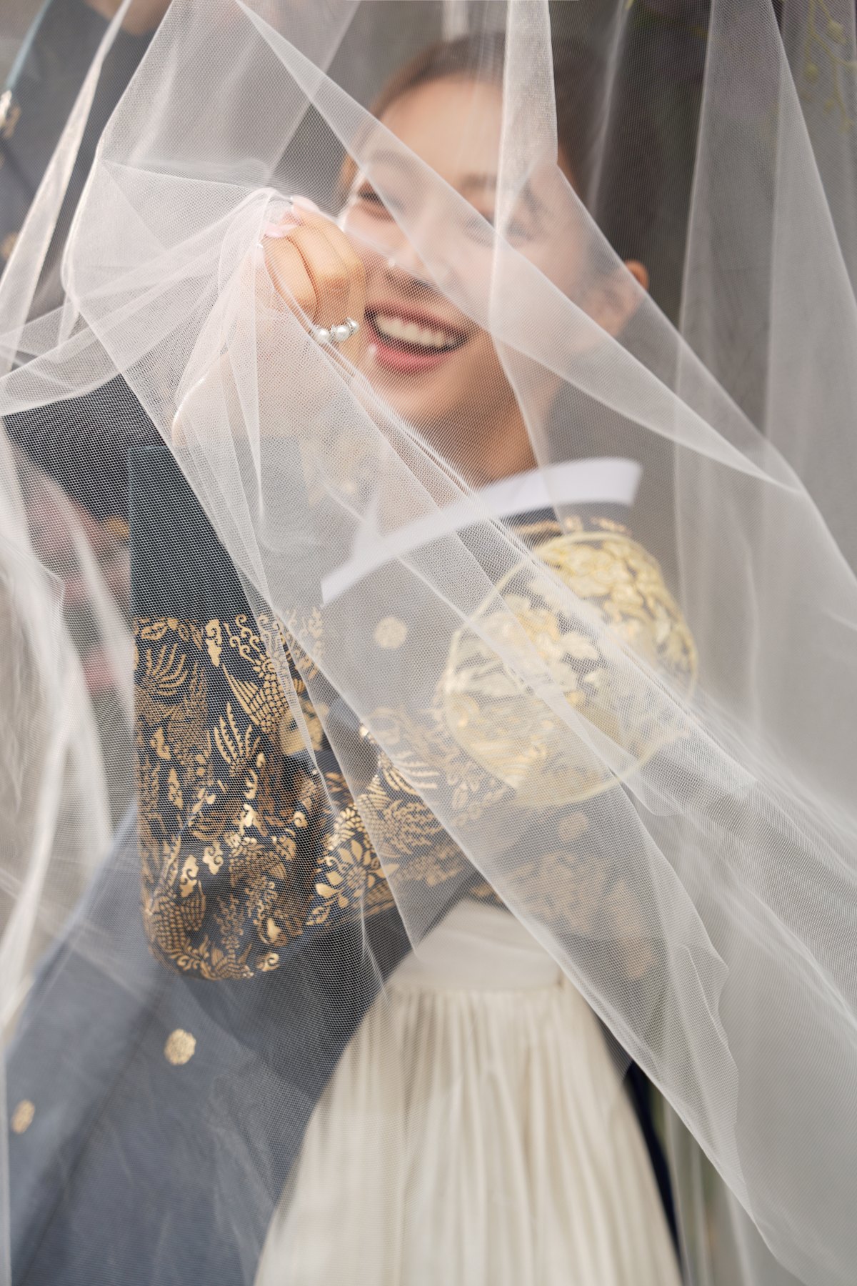 결혼식 한복 대여 - 베일을 쓴 신부와 신랑 혼례복 | 테힐라한복