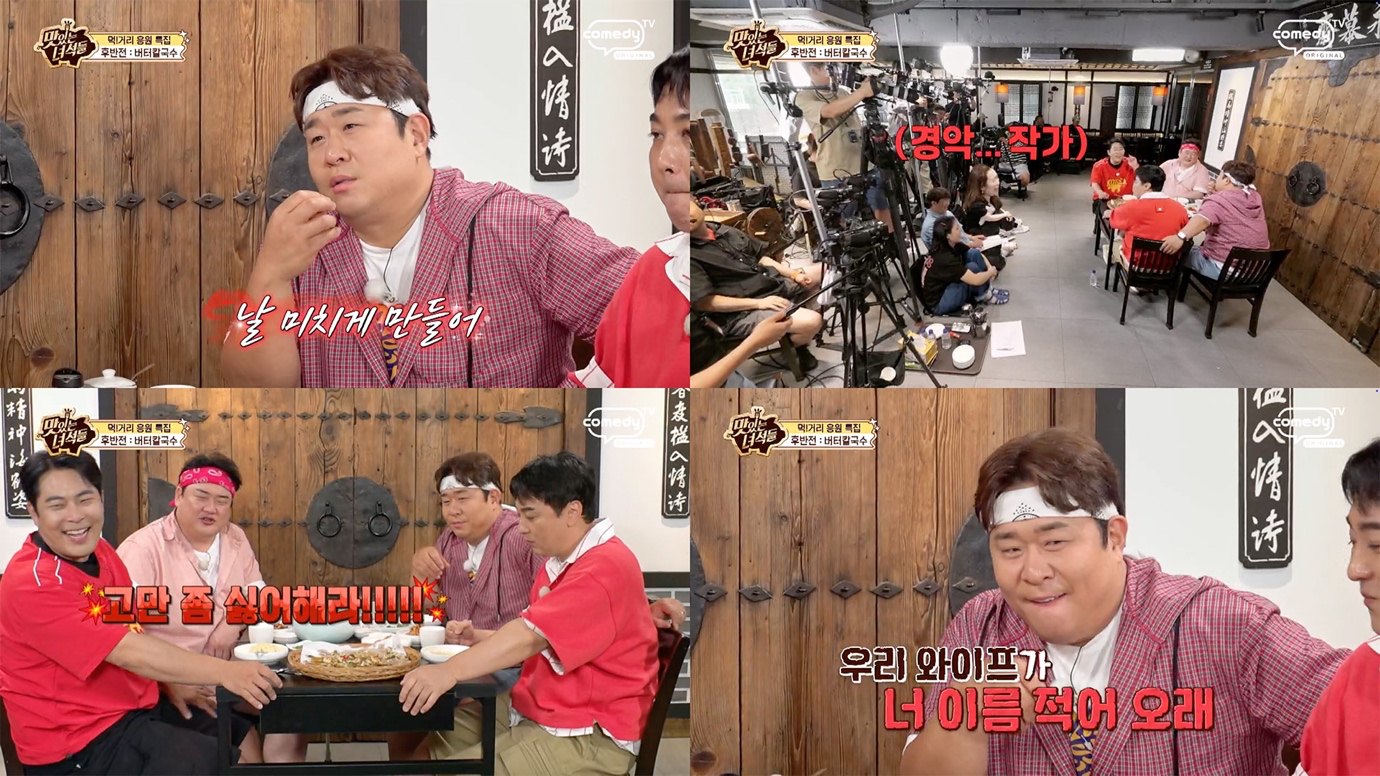 의류, 사람, 인간의 얼굴, 테이블이(가) 표시된 사진 AI 생성 콘텐츠는 정확하지 않을 수 있습니다.