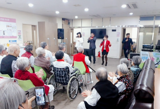 우리행복요양병원 웃음치료 전경