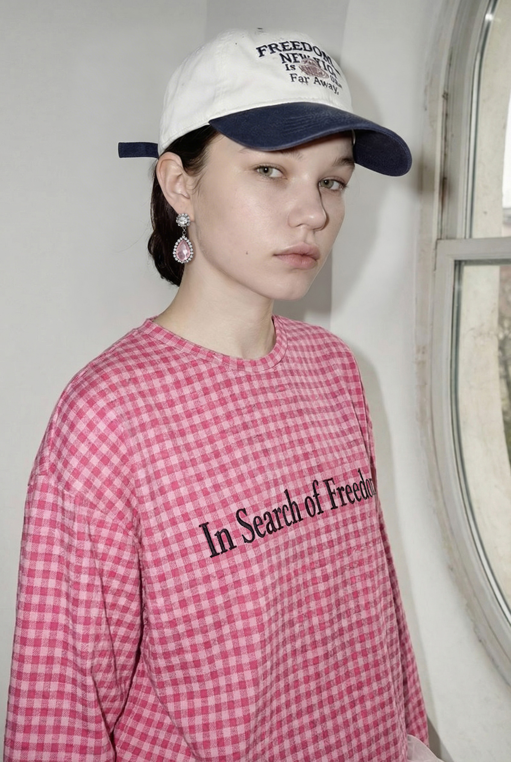 바이메이커 핑크 크리스탈 드롭 이어링 Pink Drop Contrast Earrings