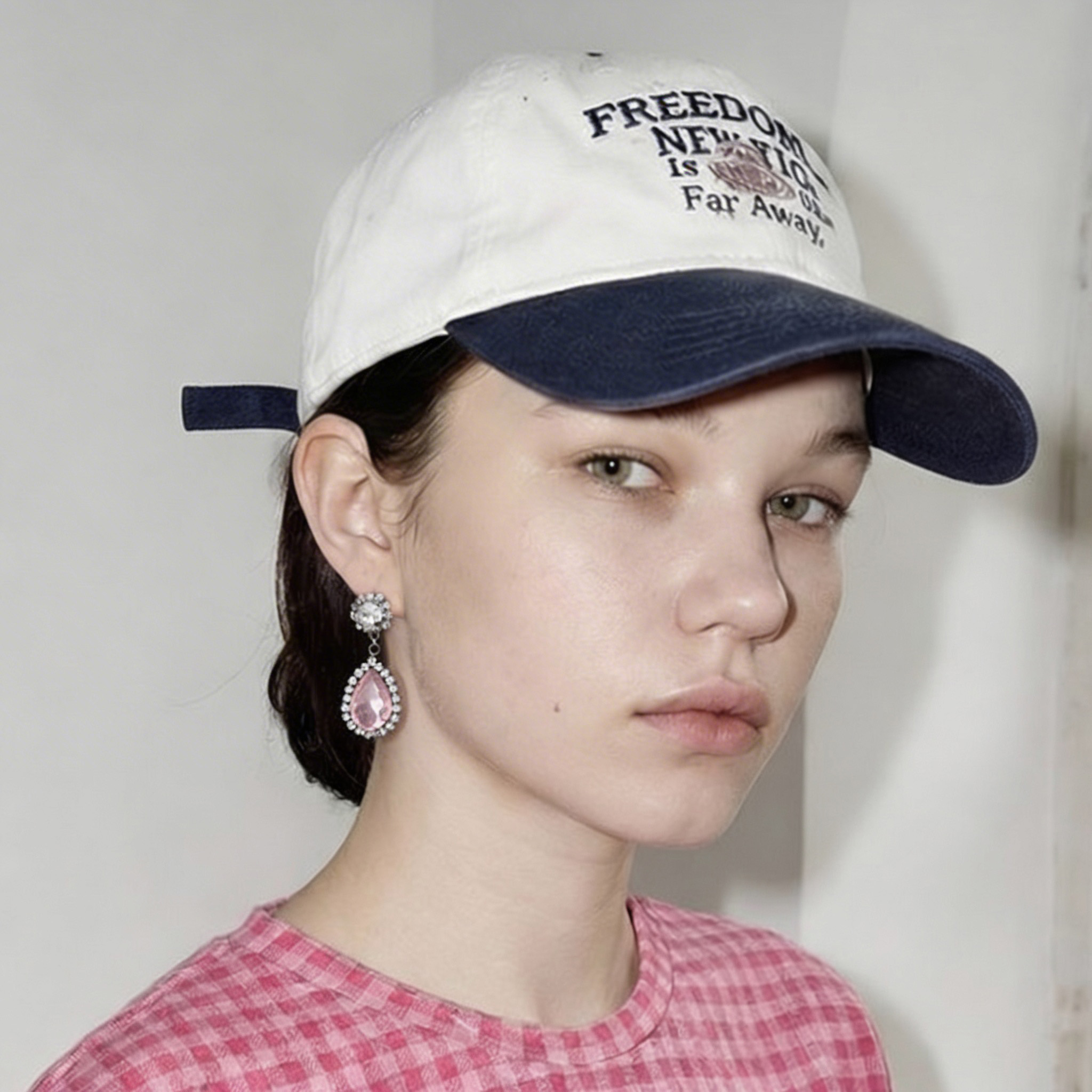 바이메이커 핑크 크리스탈 드롭 이어링 Pink Drop Contrast Earrings