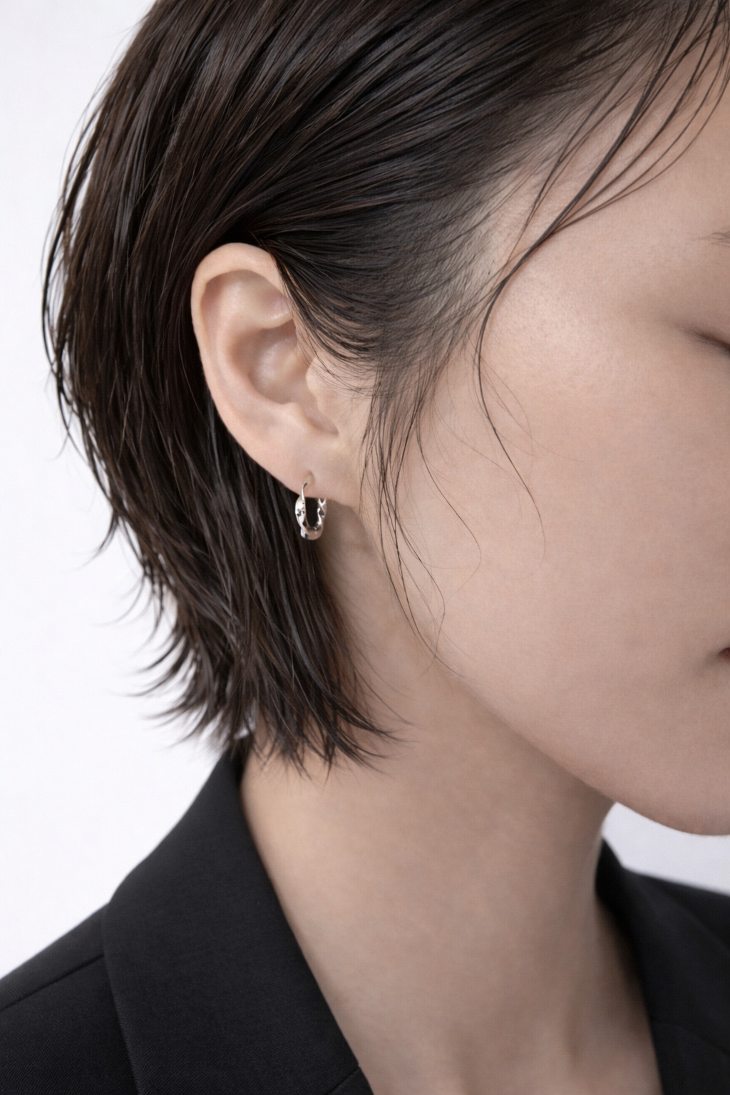 바이메이커 트위스트 미니 링 이어링 Twist Mini Hoop Earrings