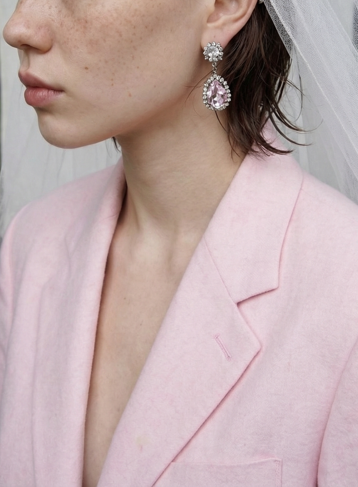 바이메이커 핑크 크리스탈 드롭 이어링 Pink Drop Contrast Earrings