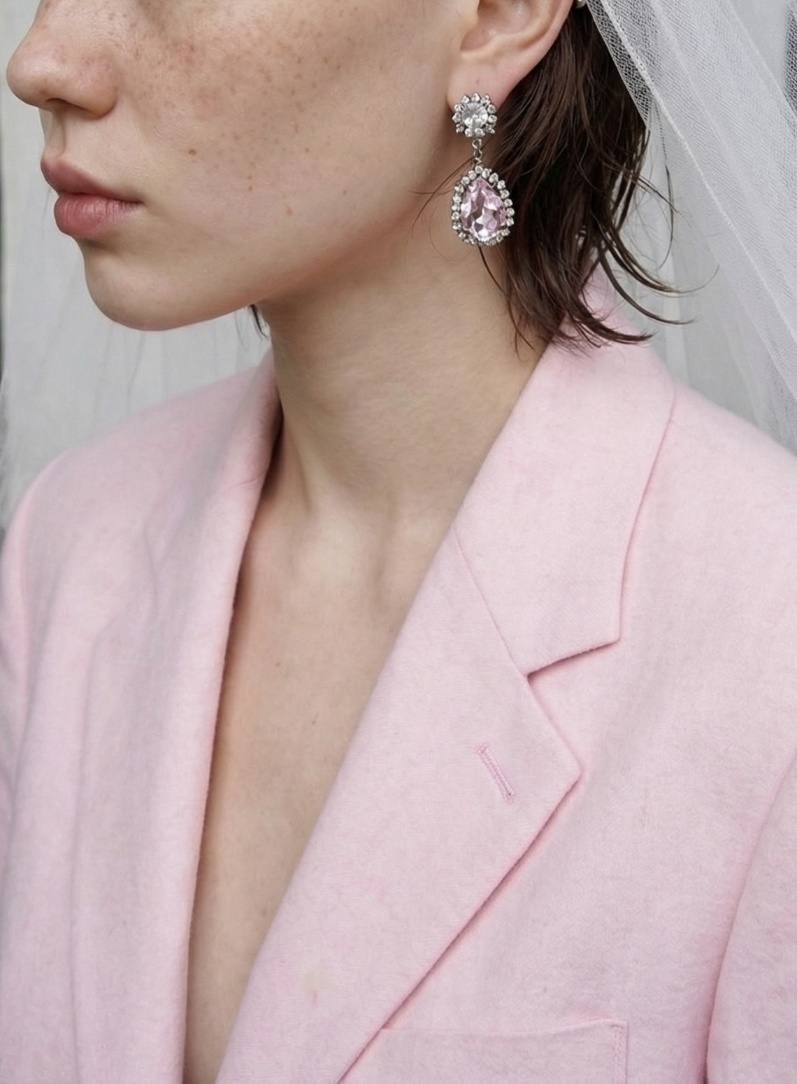 바이메이커 핑크 크리스탈 드롭 이어링 Pink Drop Contrast Earrings
