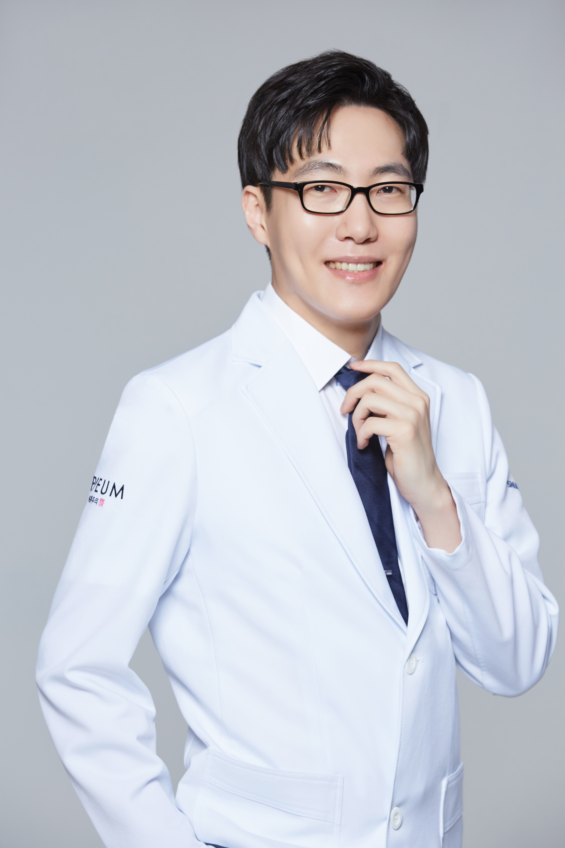 룩스웰의원 홍한빛 원장