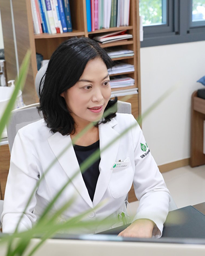 박혜란 원장 진료 모습
