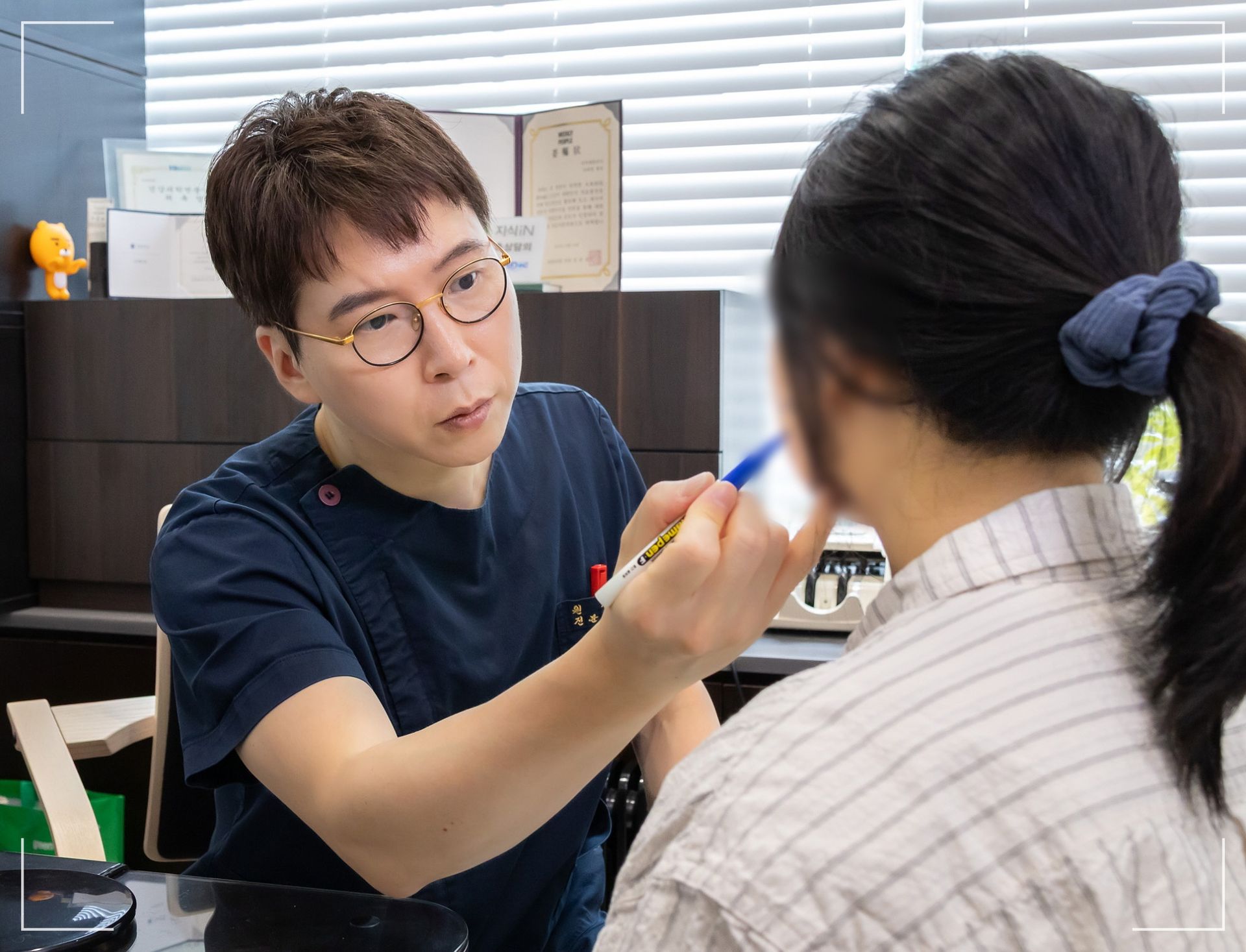 광대 시술 얼굴 면적 줄이기 디마레클리닉 광대지방흡입 전 개인별 설계 장면